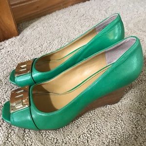 Nine West green wedge 8.5
